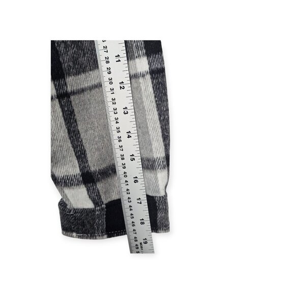 Flannel Shacket Size S Womens Black & Gray Oversized Jacket Button Closure - Picture 6 of 8